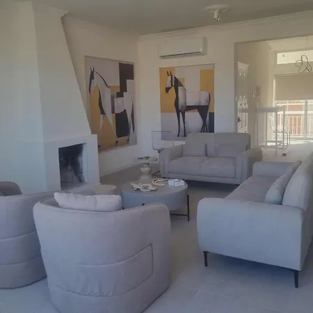 Karyatis Building Apartment