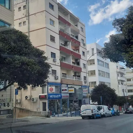 Karyatis Building Apartmán *